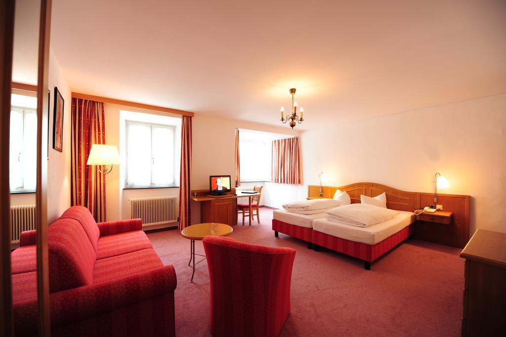 Hotel Krone Matrei am Brenner Ruang foto