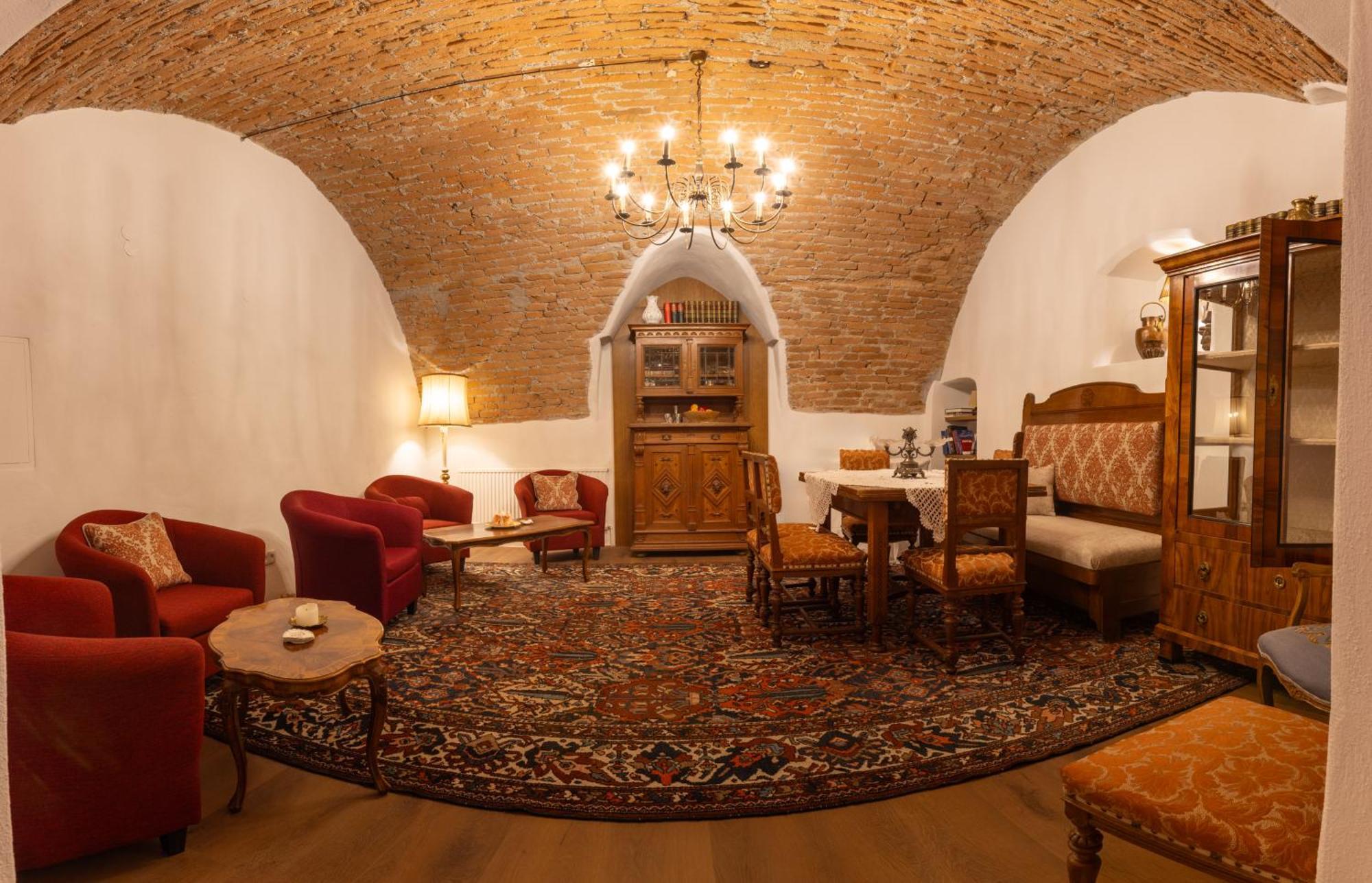 Hotel Krone Matrei am Brenner Bagian luar foto