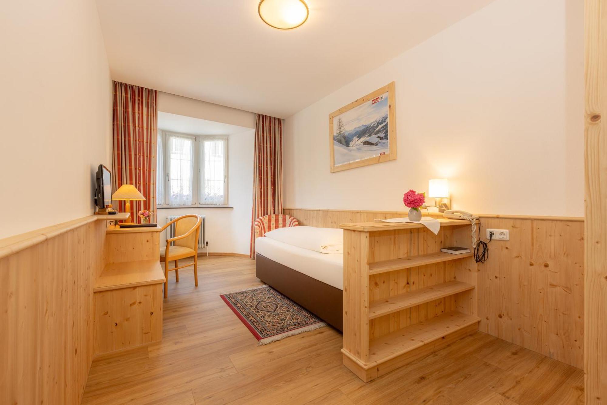 Hotel Krone Matrei am Brenner Bagian luar foto