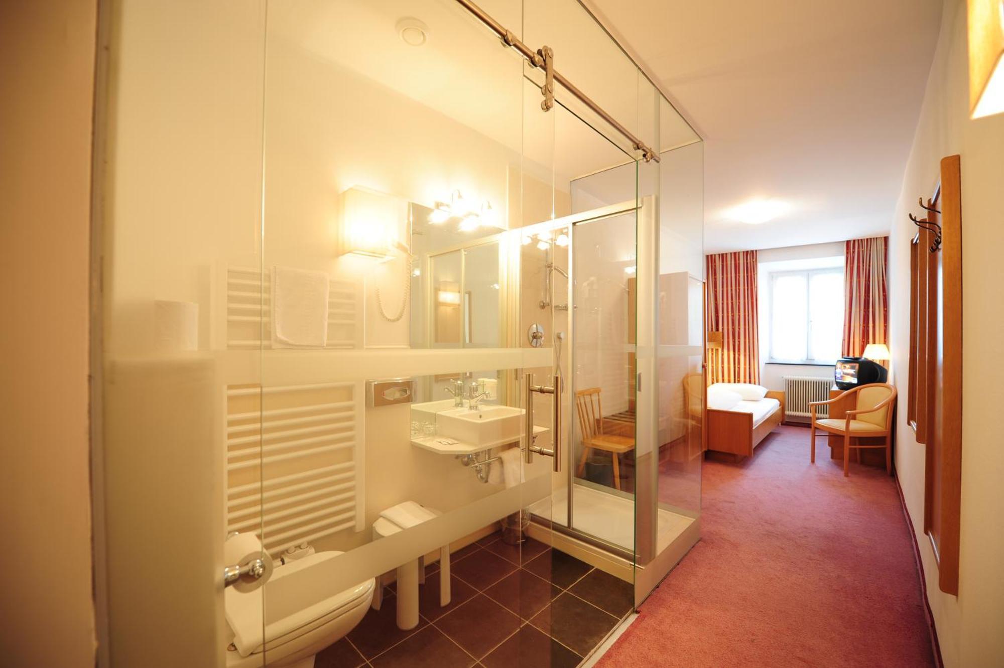 Hotel Krone Matrei am Brenner Bagian luar foto