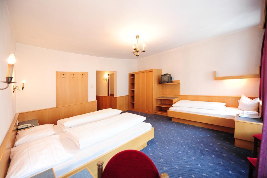 Hotel Krone Matrei am Brenner Bagian luar foto