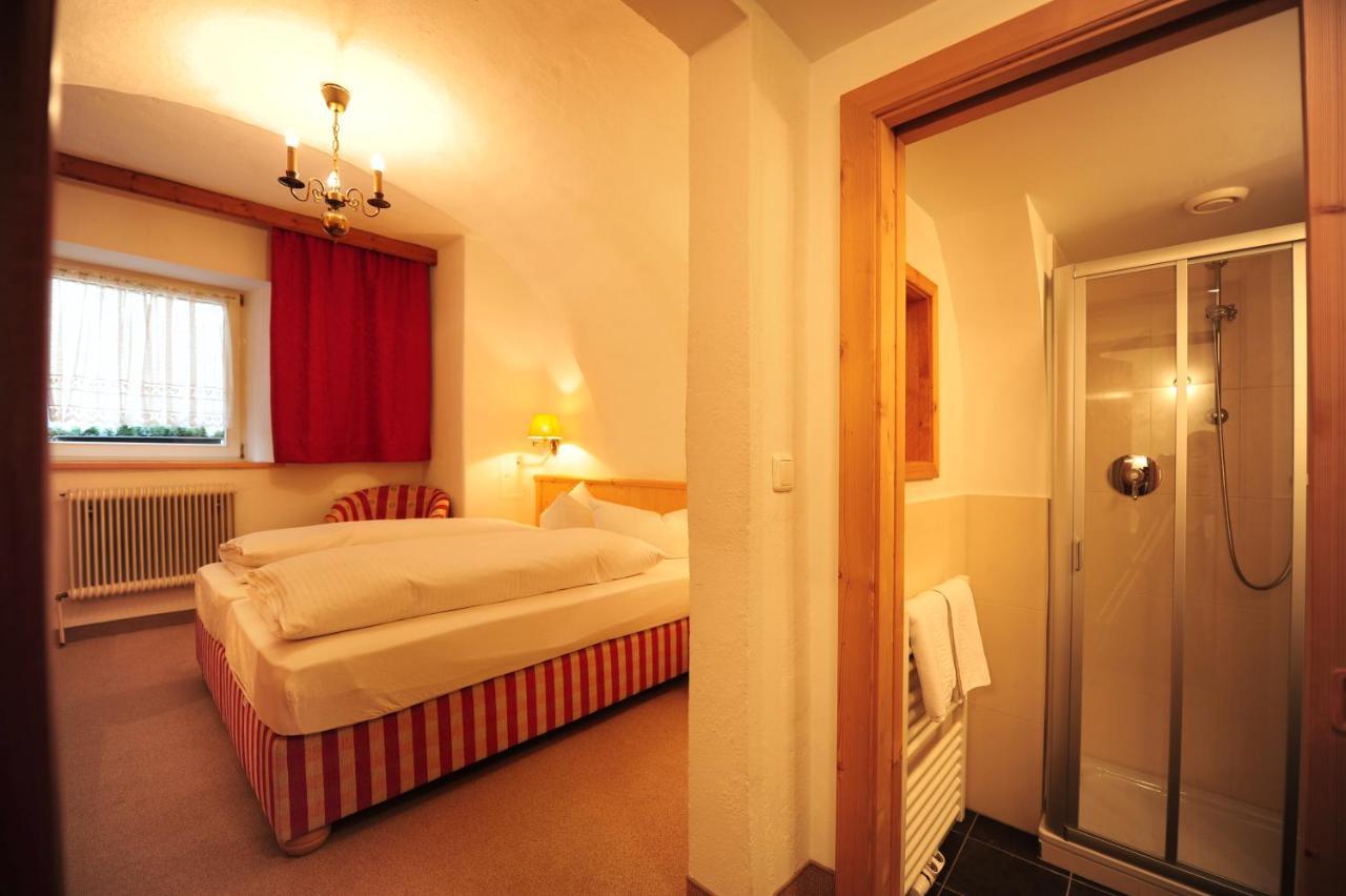 Hotel Krone Matrei am Brenner Bagian luar foto