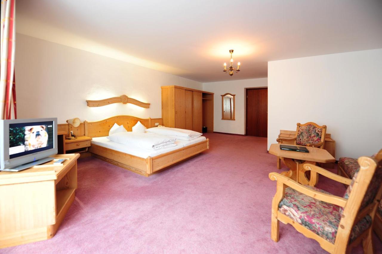 Hotel Krone Matrei am Brenner Bagian luar foto