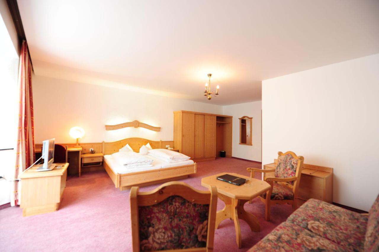 Hotel Krone Matrei am Brenner Bagian luar foto
