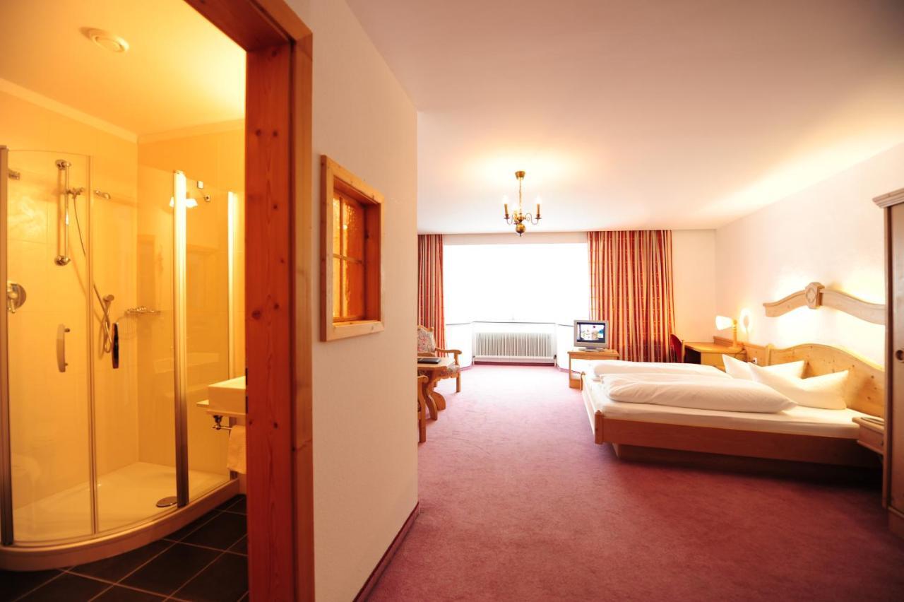 Hotel Krone Matrei am Brenner Bagian luar foto