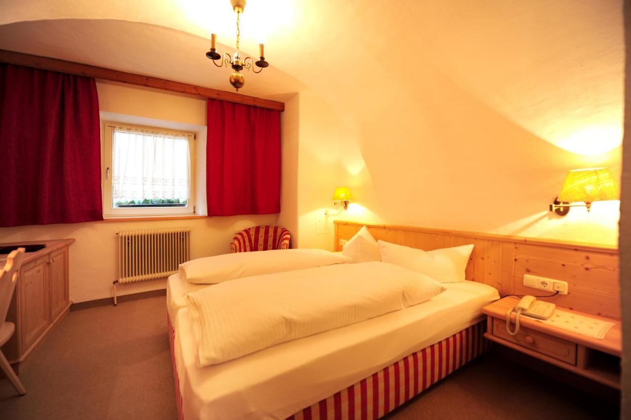 Hotel Krone Matrei am Brenner Bagian luar foto