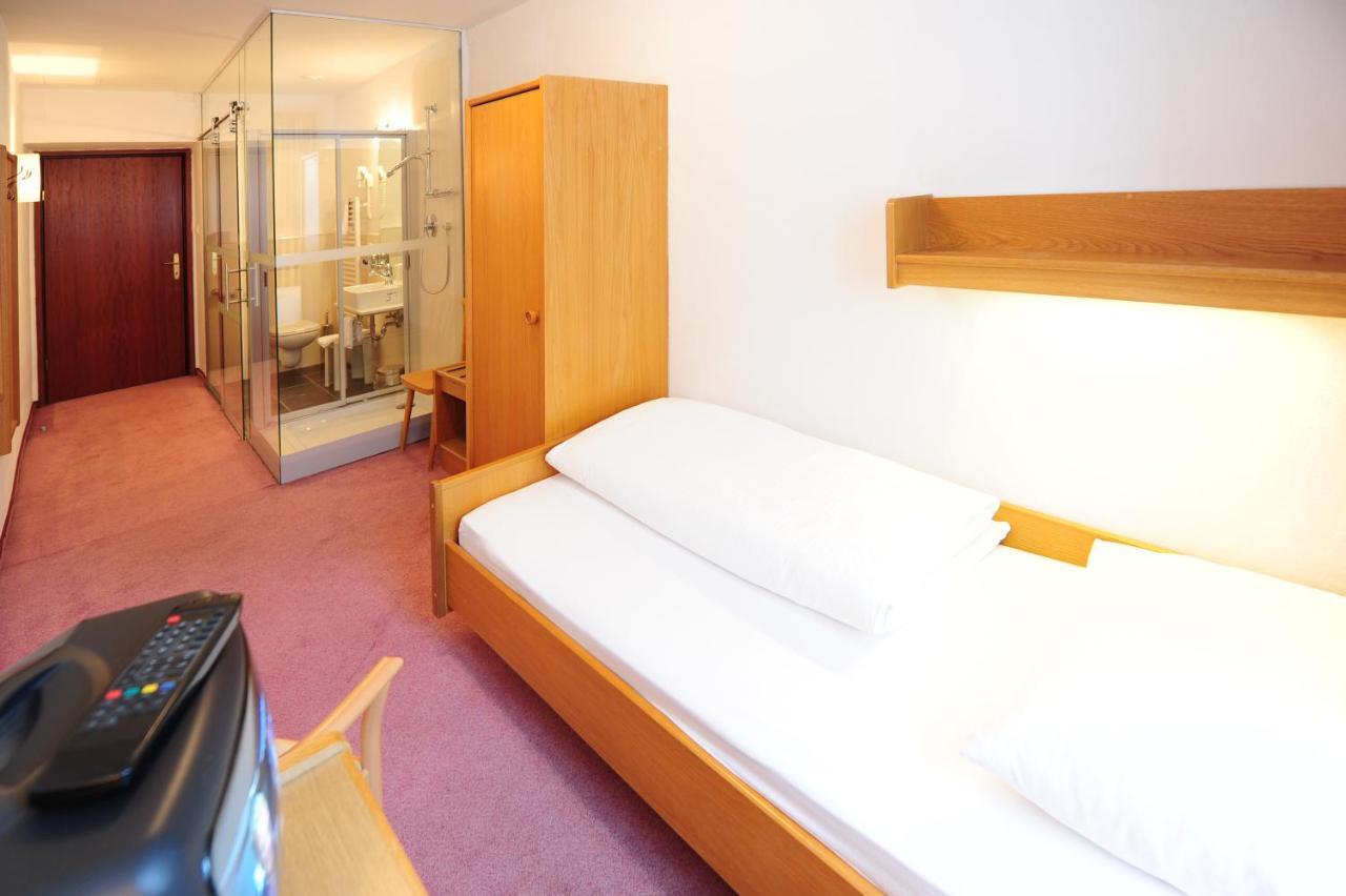 Hotel Krone Matrei am Brenner Bagian luar foto