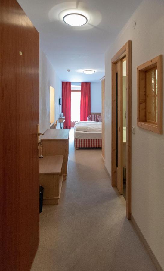 Hotel Krone Matrei am Brenner Bagian luar foto