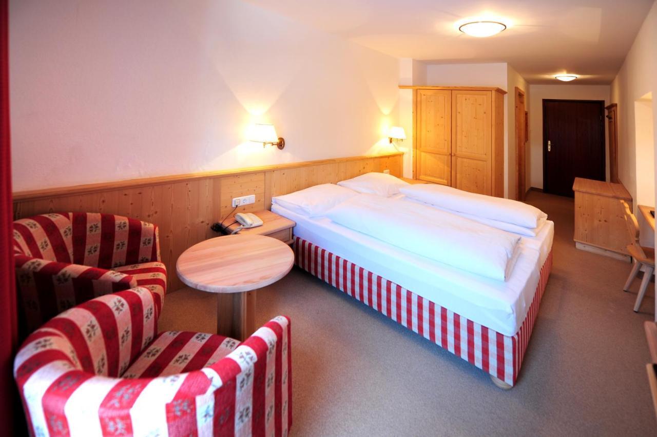 Hotel Krone Matrei am Brenner Bagian luar foto
