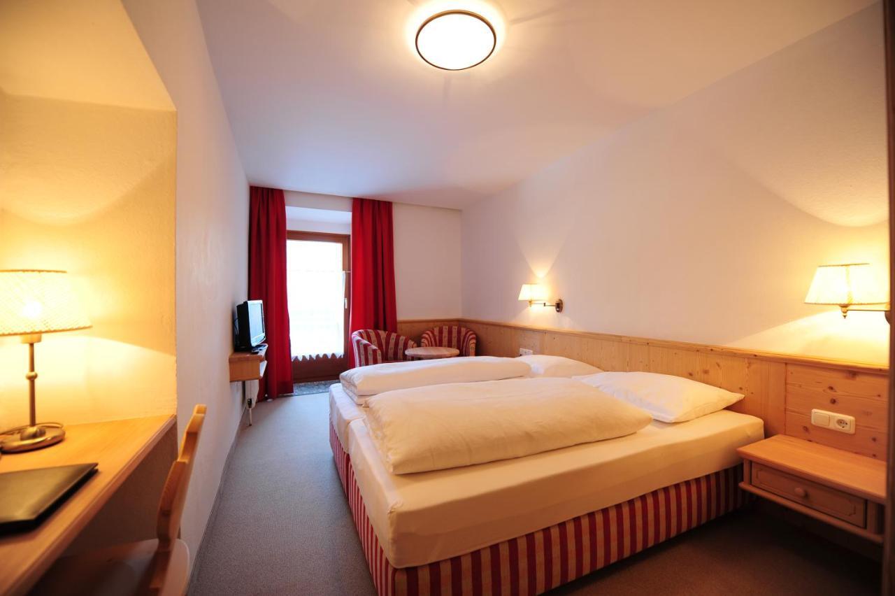 Hotel Krone Matrei am Brenner Bagian luar foto
