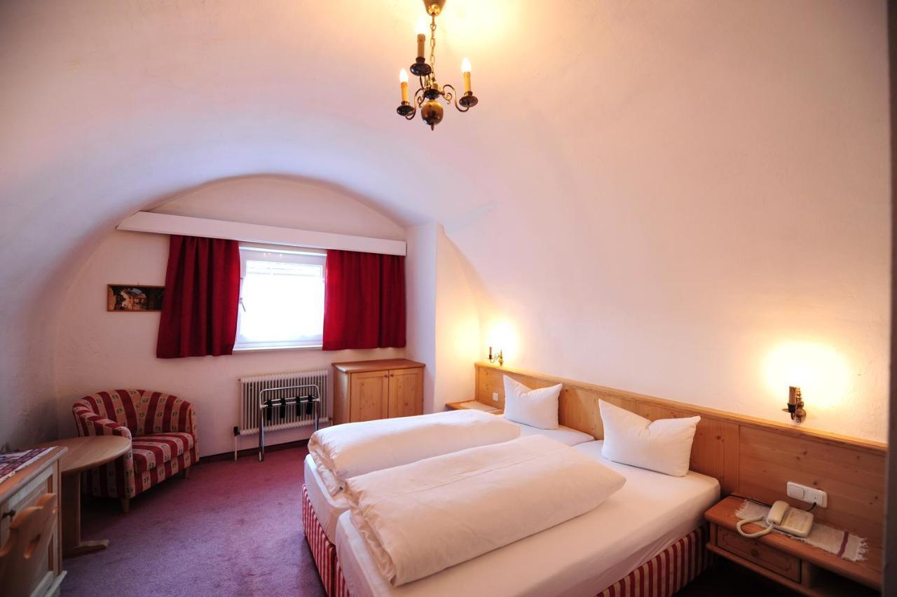 Hotel Krone Matrei am Brenner Bagian luar foto