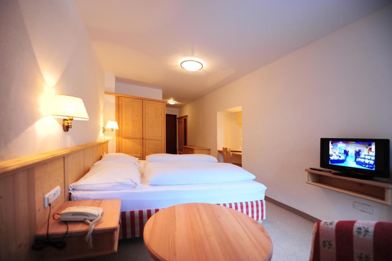 Hotel Krone Matrei am Brenner Bagian luar foto