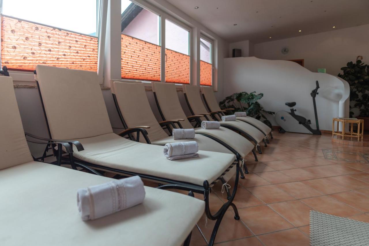 Hotel Krone Matrei am Brenner Bagian luar foto