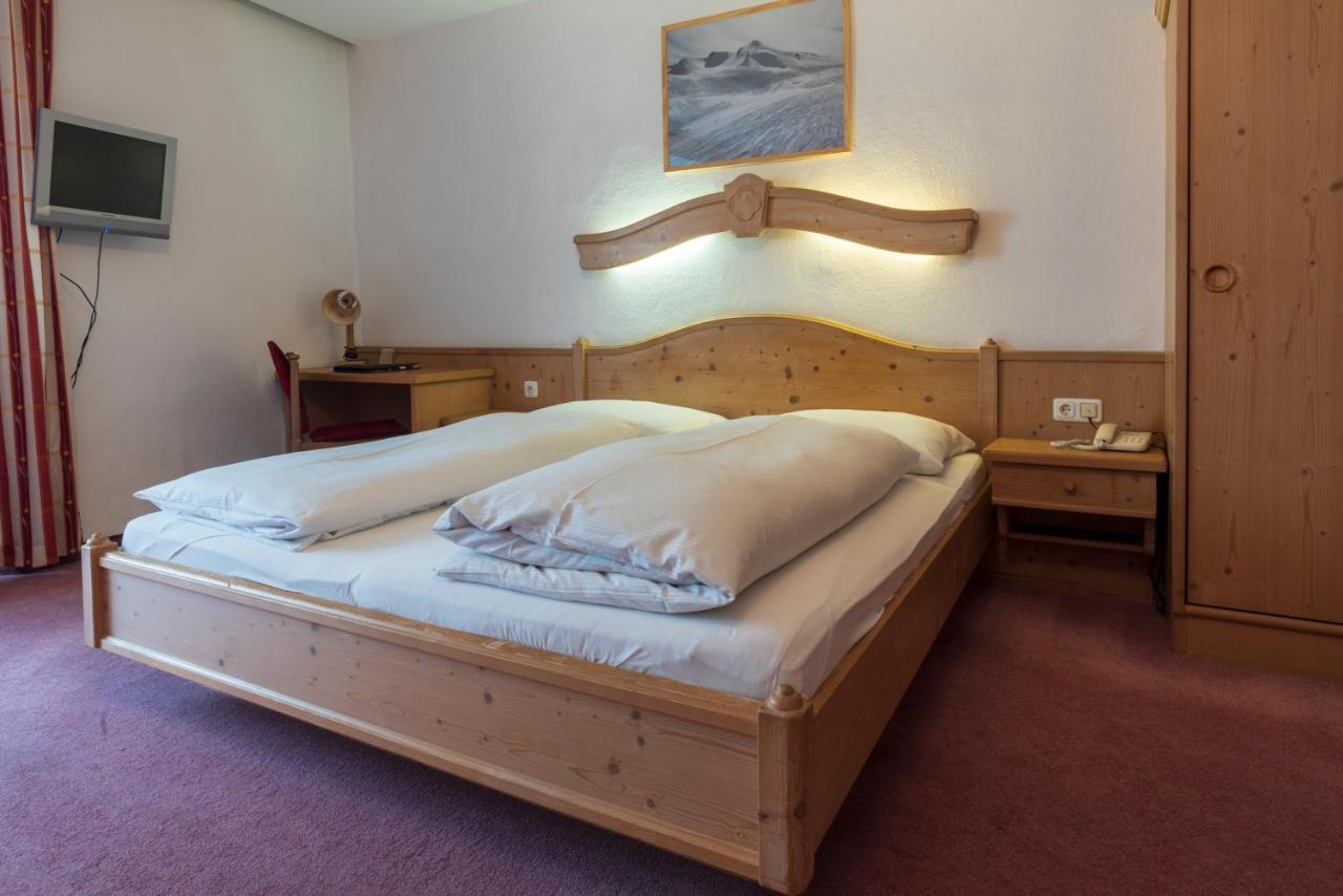Hotel Krone Matrei am Brenner Bagian luar foto